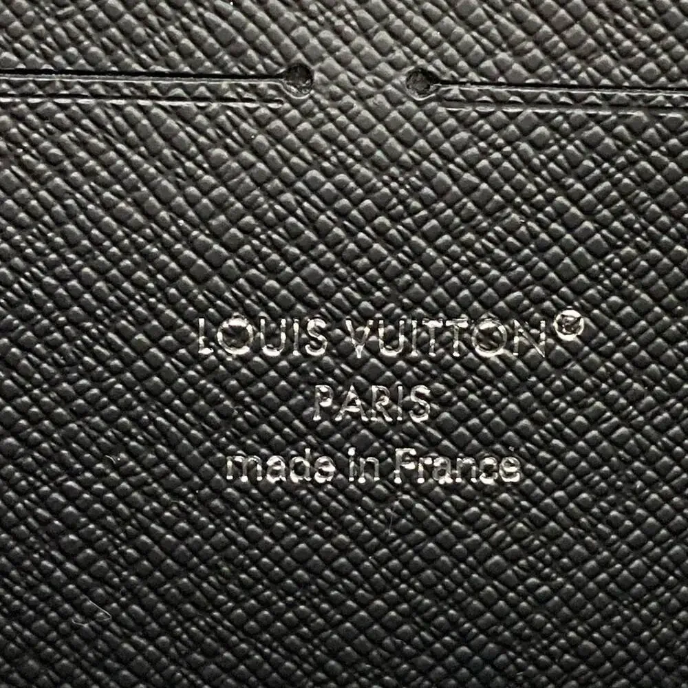 Louis Vuitton Zippy Wallet Horizontal Taiga Long Wallet M31071